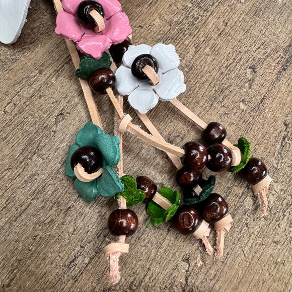 Daisy Flower Leather Bag Charm Genuine Leather Purse Crossbody Keychain NEW - Picture 6 of 7